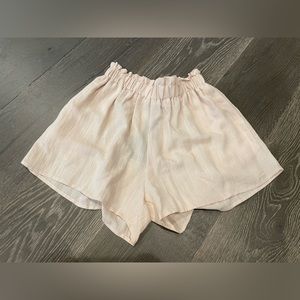 Rushed cinch waist shorts w/pockets